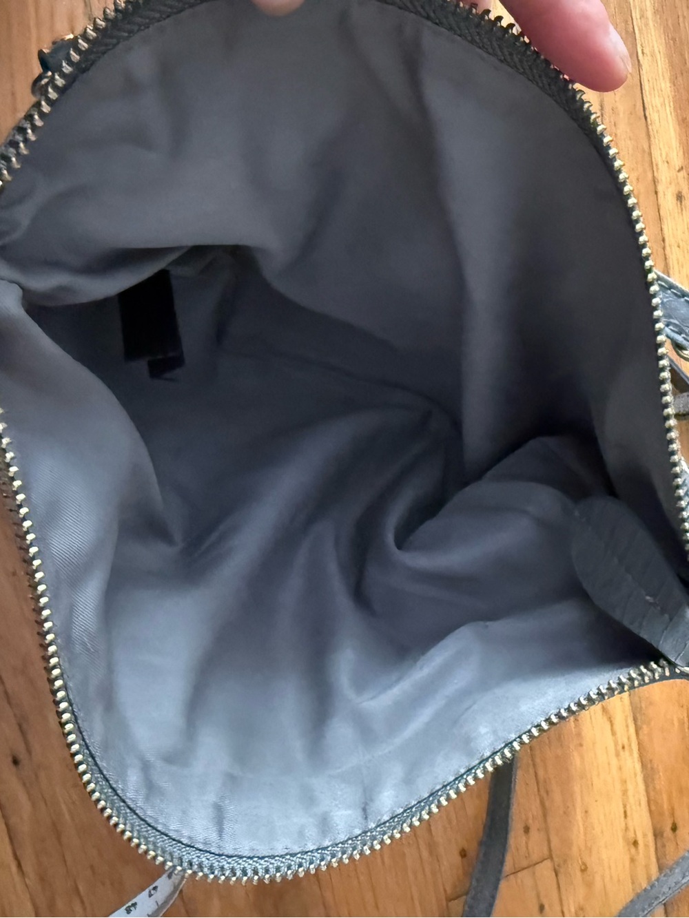 Remi & Reed Gray Textured Crossbody Bag - Picture 4 of 5
